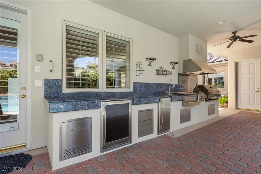 2101 Strada Mia, Las Vegas, NV 89117