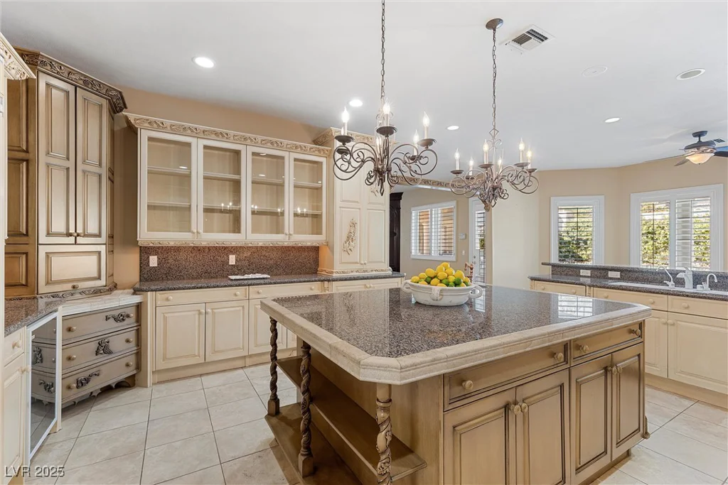 2101 Strada Mia, Las Vegas, NV 89117