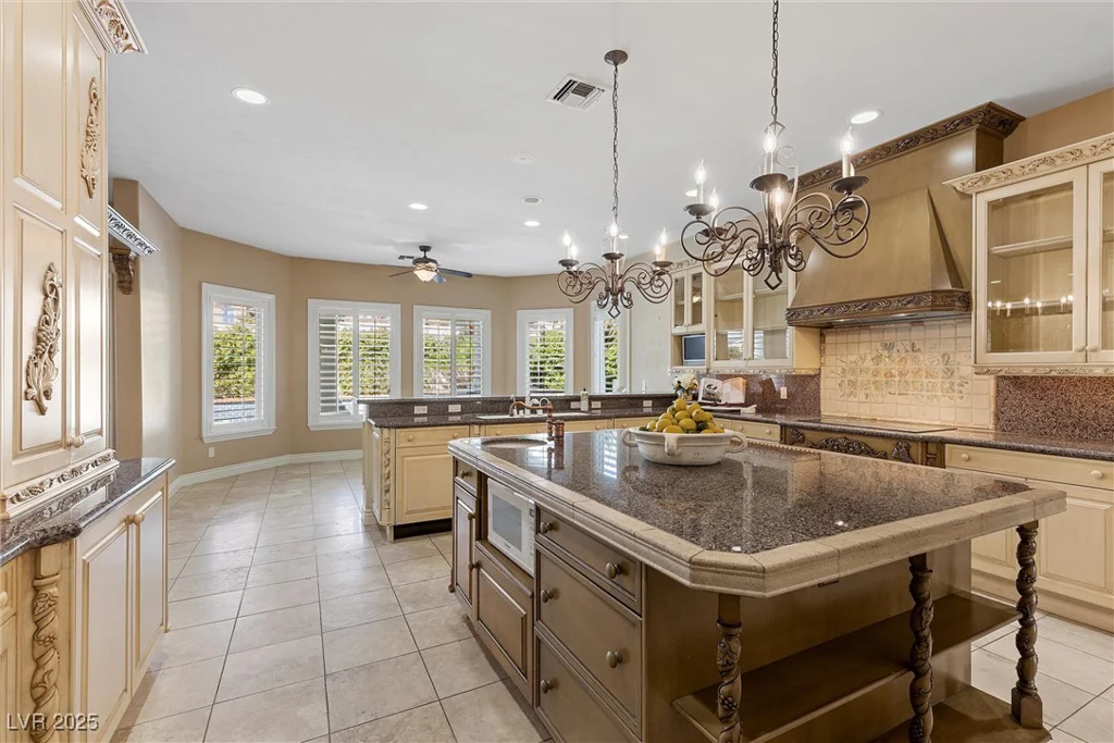 2101 Strada Mia, Las Vegas, NV 89117