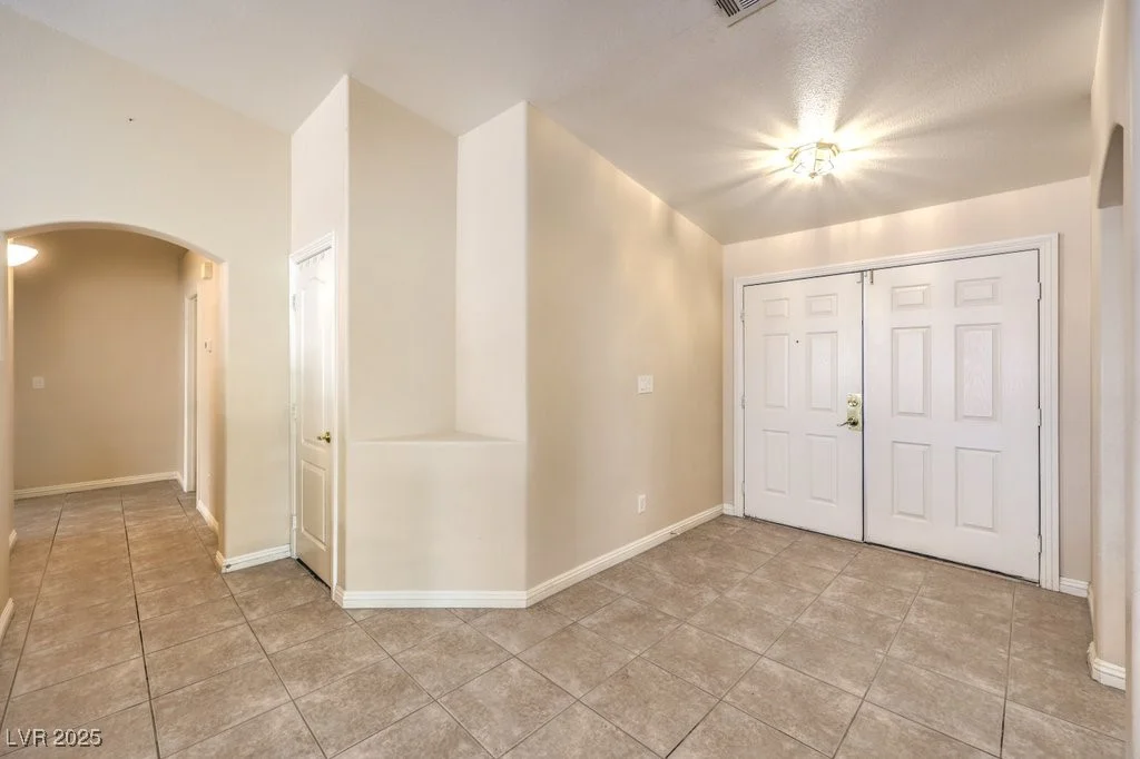 6217 Statue, North Las Vegas, NV 89081