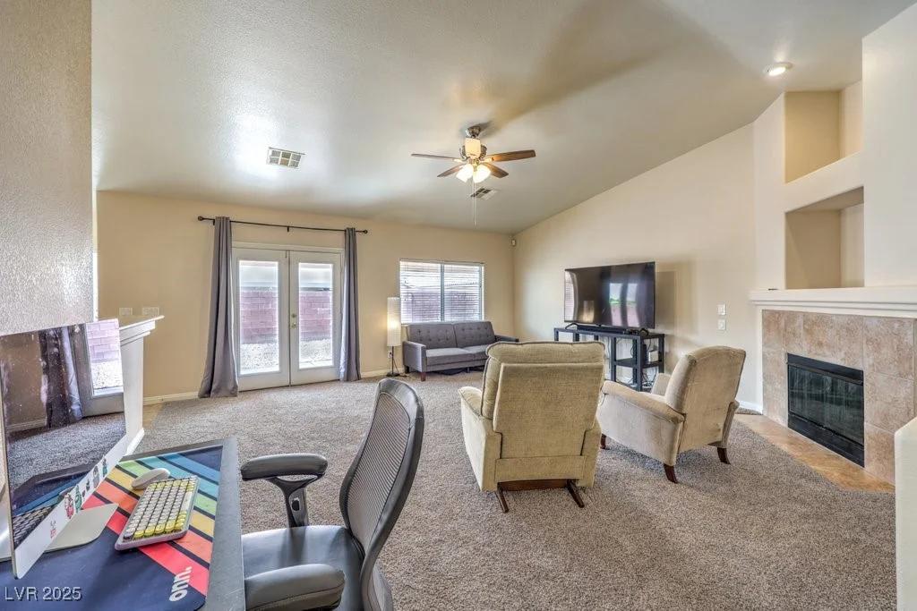 6217 Statue, North Las Vegas, NV 89081