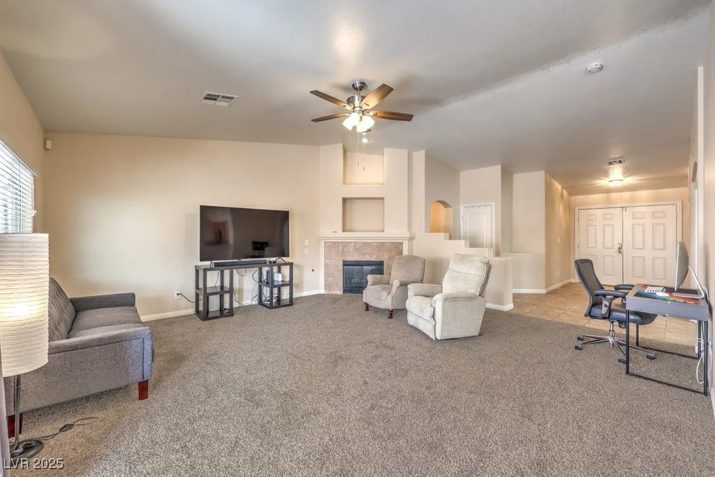 6217 Statue, North Las Vegas, NV 89081