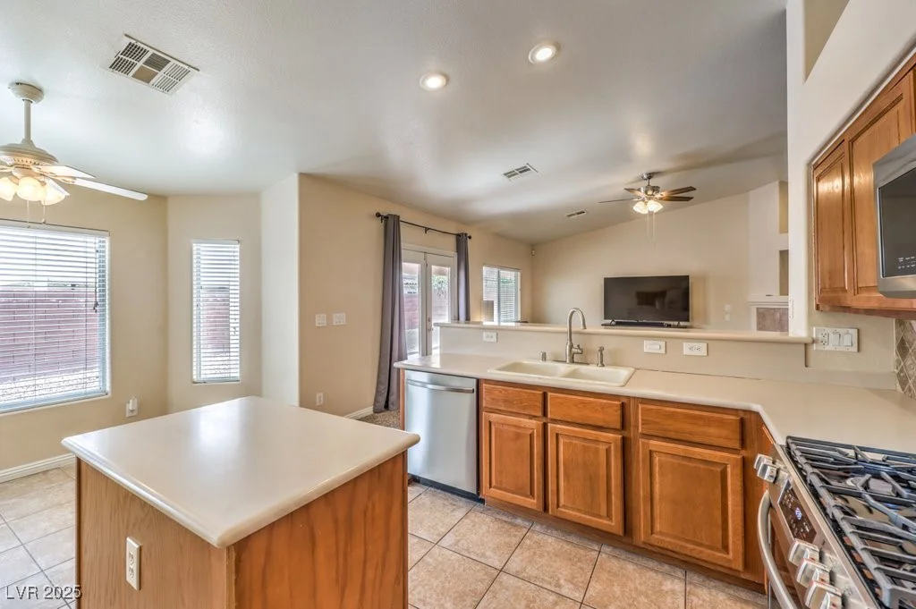 6217 Statue, North Las Vegas, NV 89081