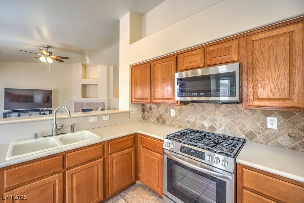 6217 Statue, North Las Vegas, NV 89081