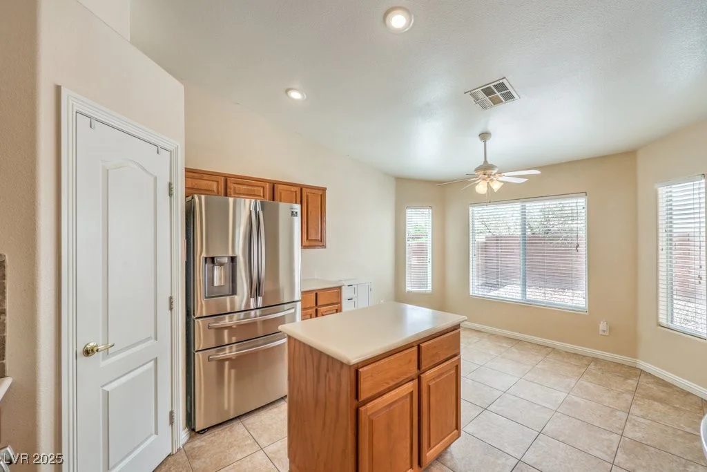 6217 Statue, North Las Vegas, NV 89081