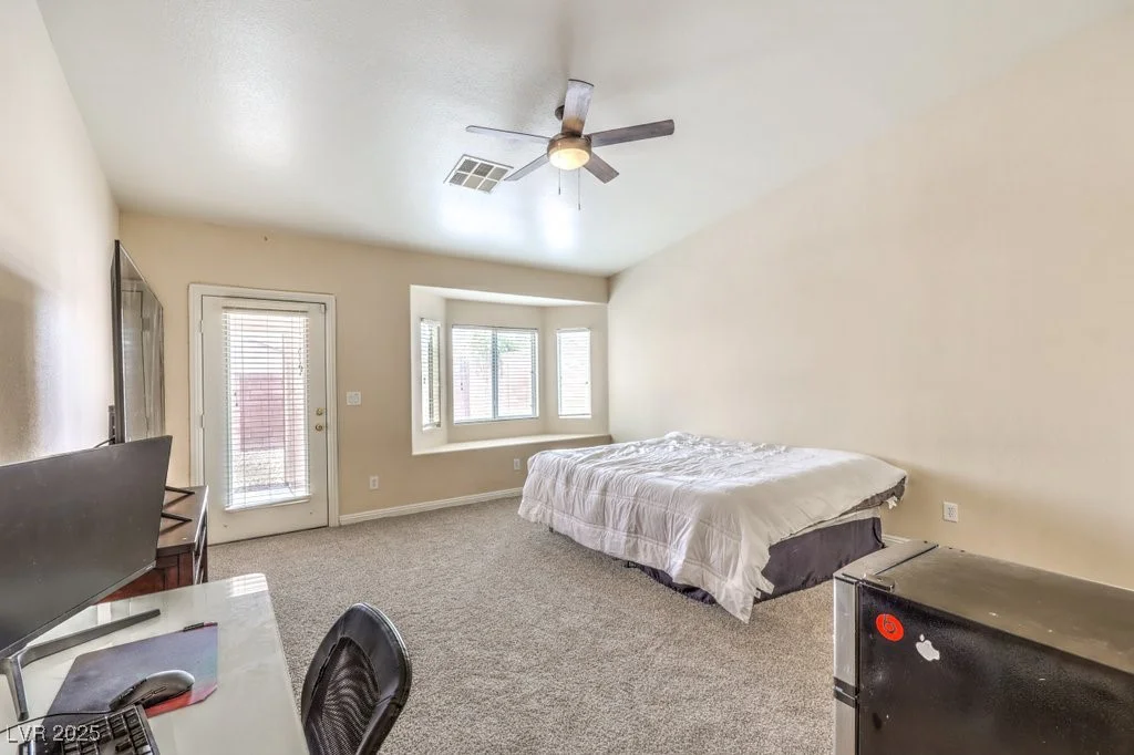 6217 Statue, North Las Vegas, NV 89081