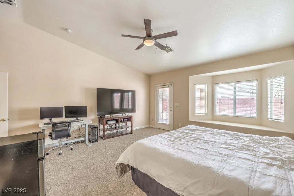 6217 Statue, North Las Vegas, NV 89081