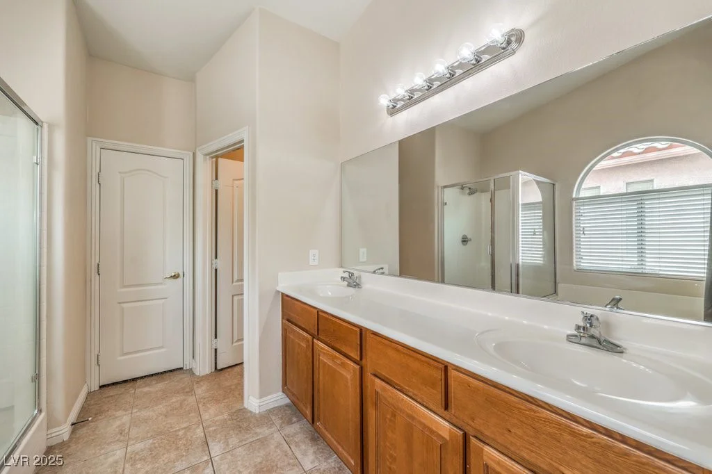 6217 Statue, North Las Vegas, NV 89081