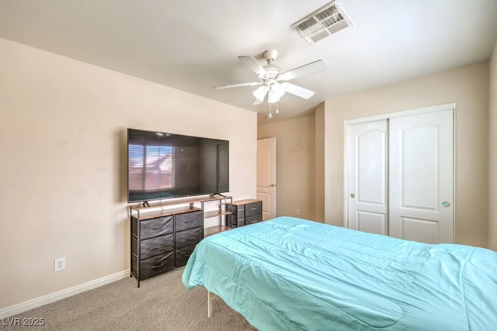 6217 Statue, North Las Vegas, NV 89081