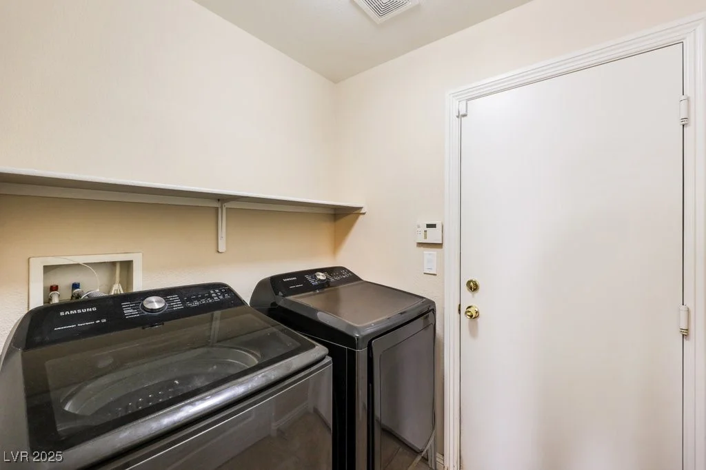 6217 Statue, North Las Vegas, NV 89081