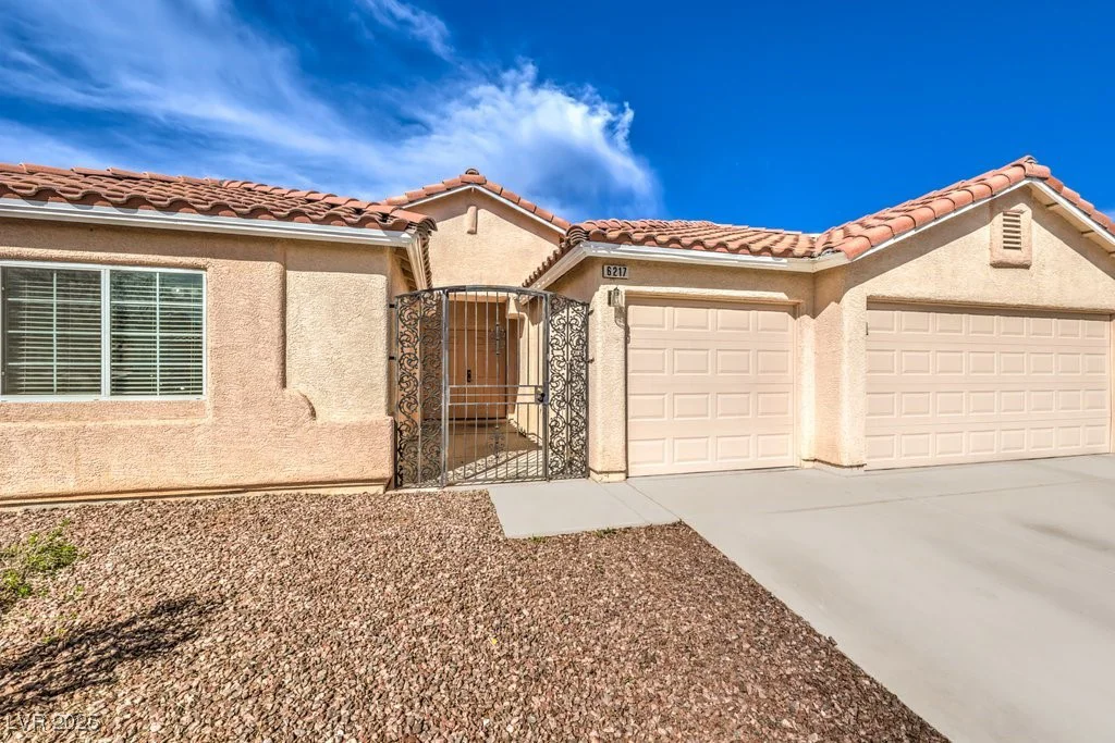 6217 Statue, North Las Vegas, NV 89081