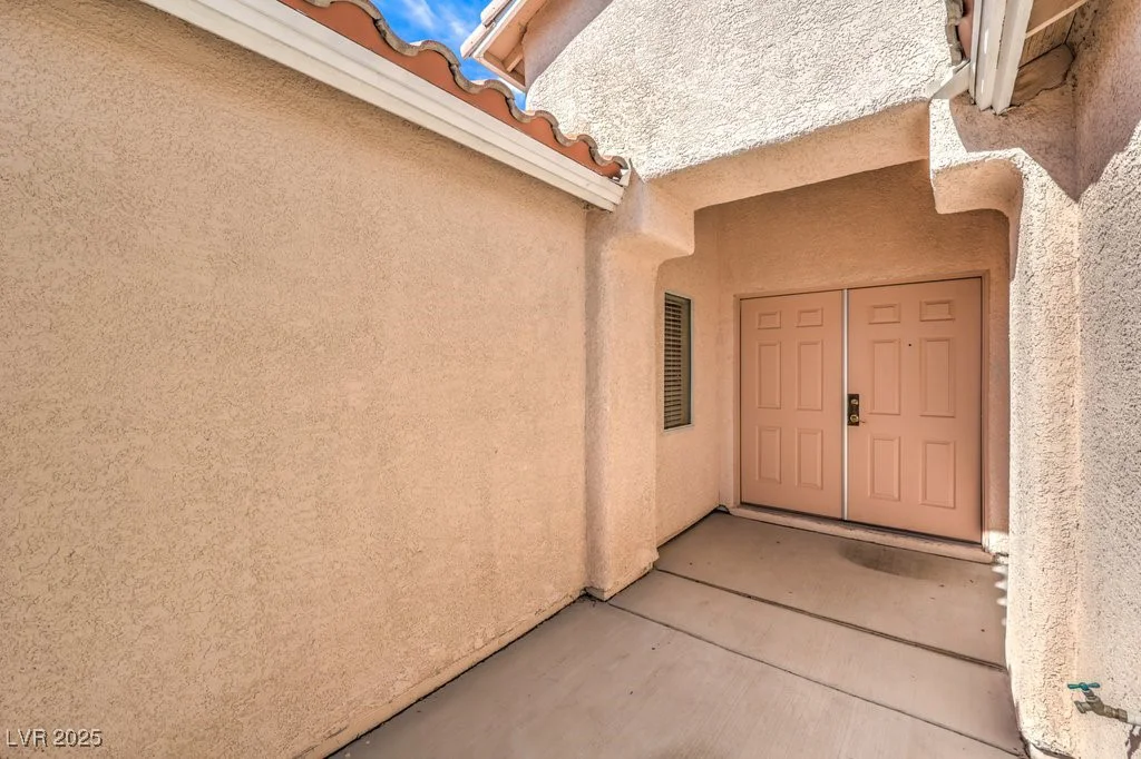 6217 Statue, North Las Vegas, NV 89081