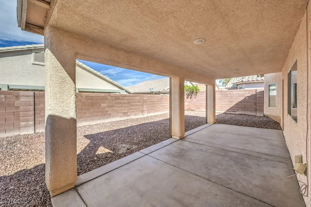 6217 Statue, North Las Vegas, NV 89081