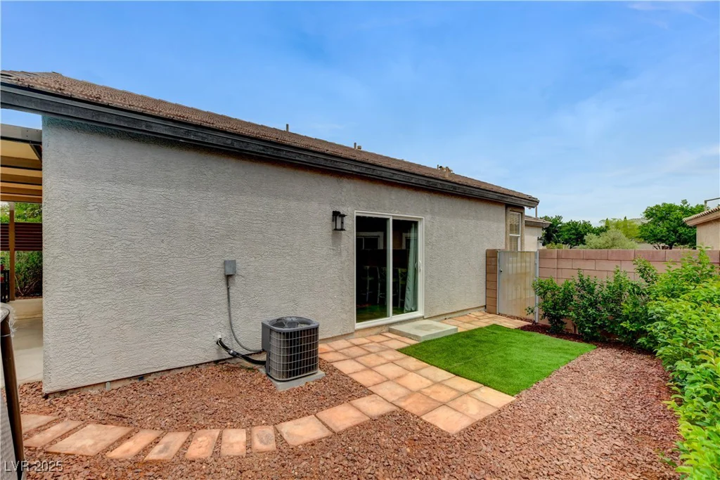 2613 Country Mile, Las Vegas, NV 89135