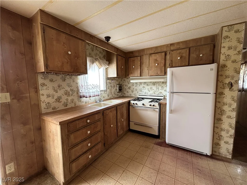 210 Bonnie Claire, Pahrump, NV 89048