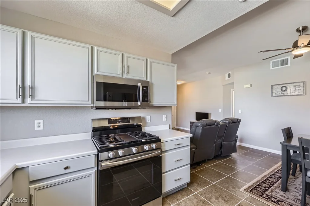 830 Carnegie, Henderson, NV 89052