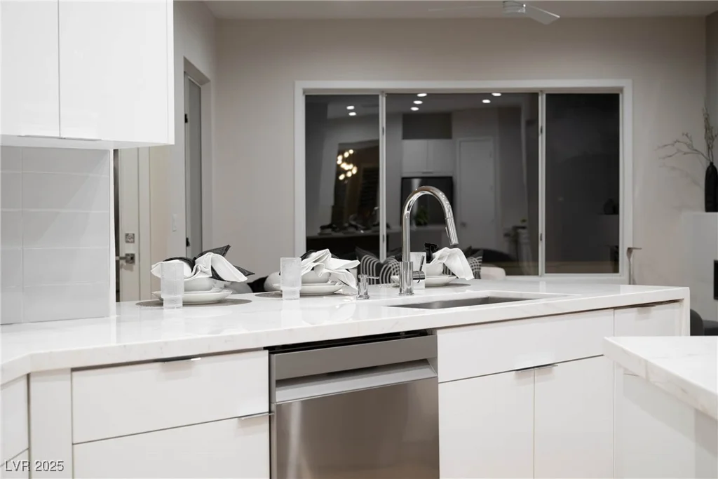 10261 Largo Sassetta, Las Vegas, NV 89135