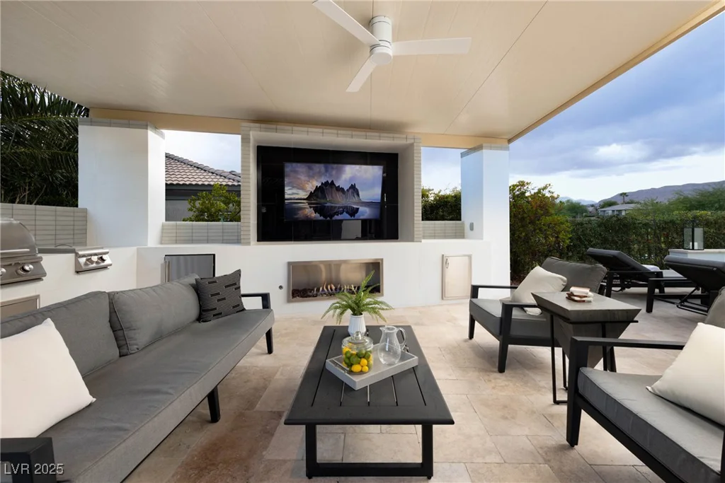10261 Largo Sassetta, Las Vegas, NV 89135