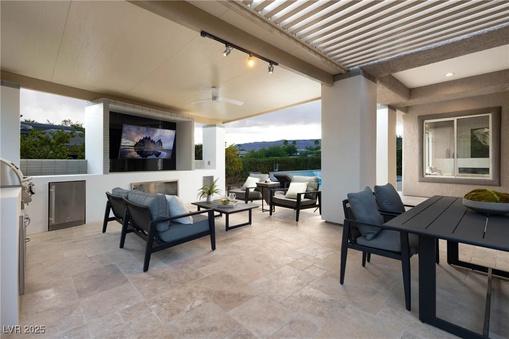 10261 Largo Sassetta, Las Vegas, NV 89135