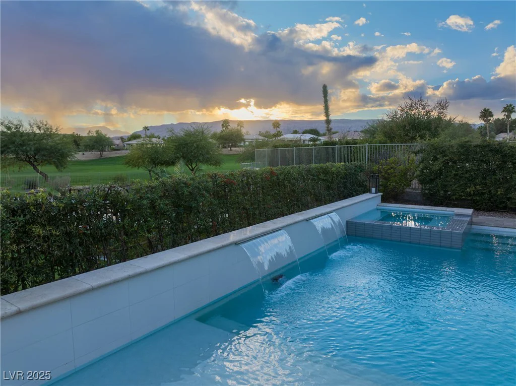 10261 Largo Sassetta, Las Vegas, NV 89135