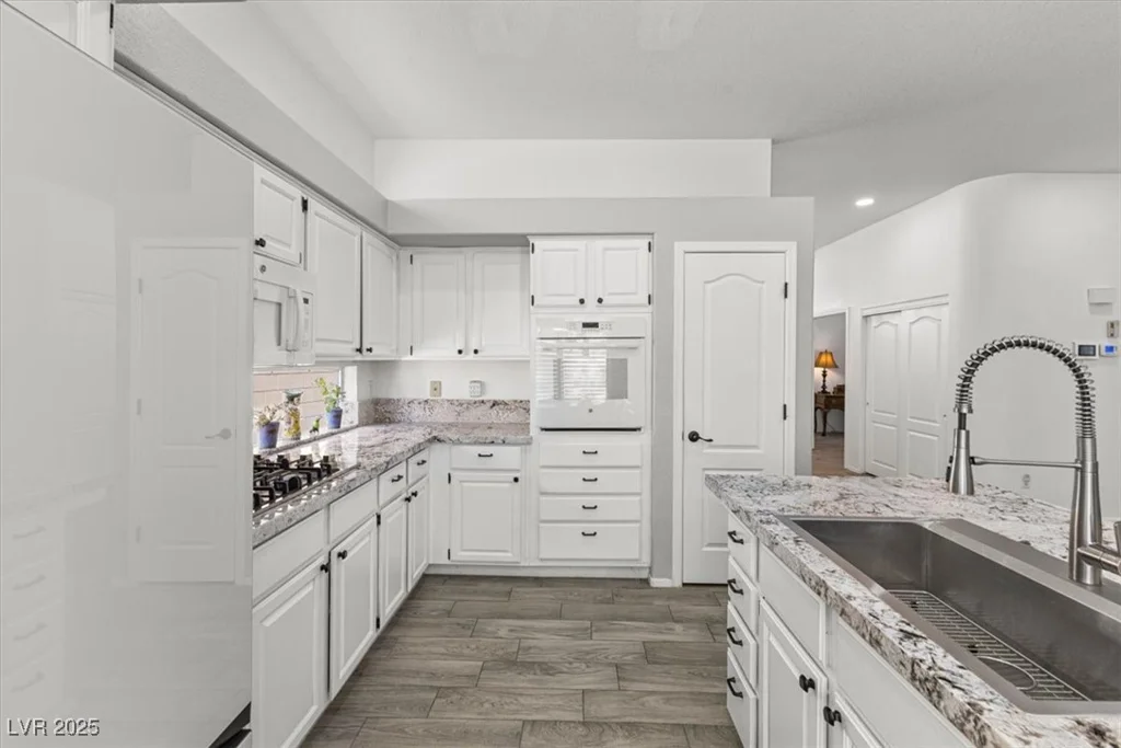 2163 Fountain Springs, Henderson, NV 89074