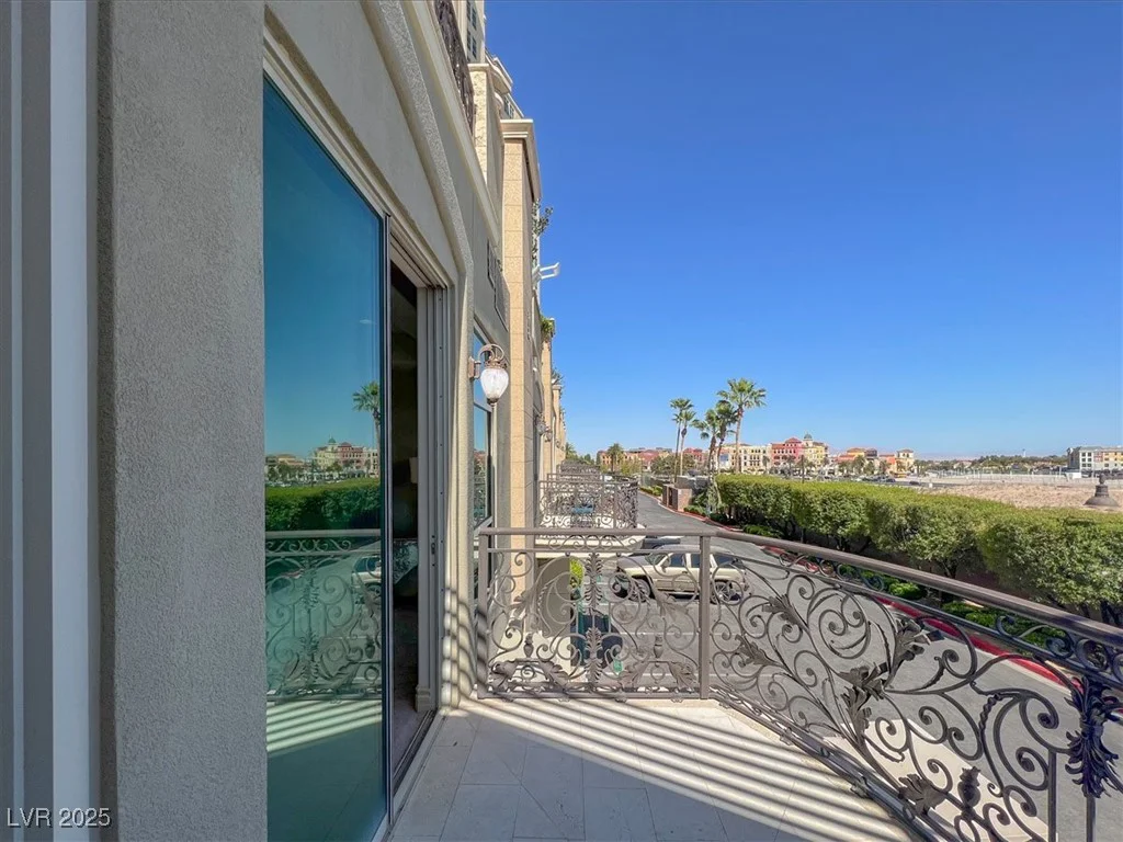 9101 Alta, Las Vegas, NV 89145