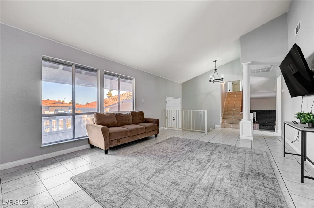 5049 Hibbetts, Las Vegas, NV 89103