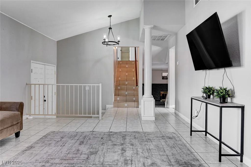 5049 Hibbetts, Las Vegas, NV 89103