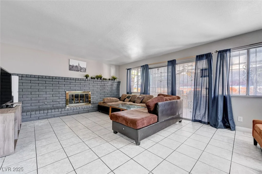 5049 Hibbetts, Las Vegas, NV 89103
