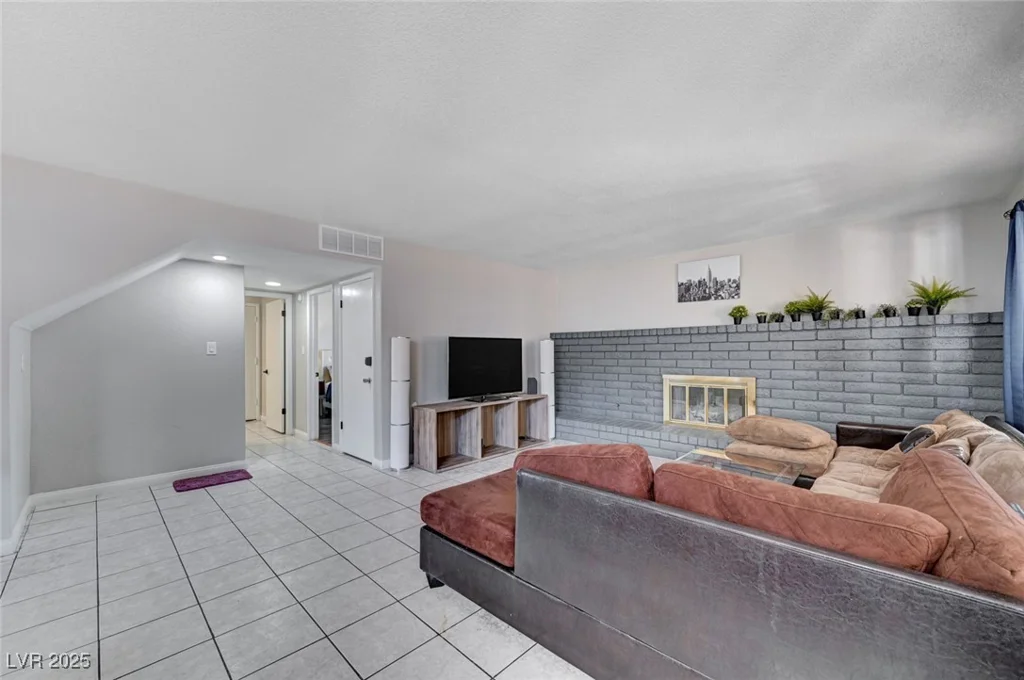 5049 Hibbetts, Las Vegas, NV 89103