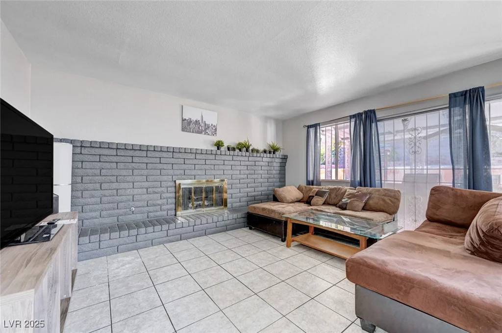 5049 Hibbetts, Las Vegas, NV 89103