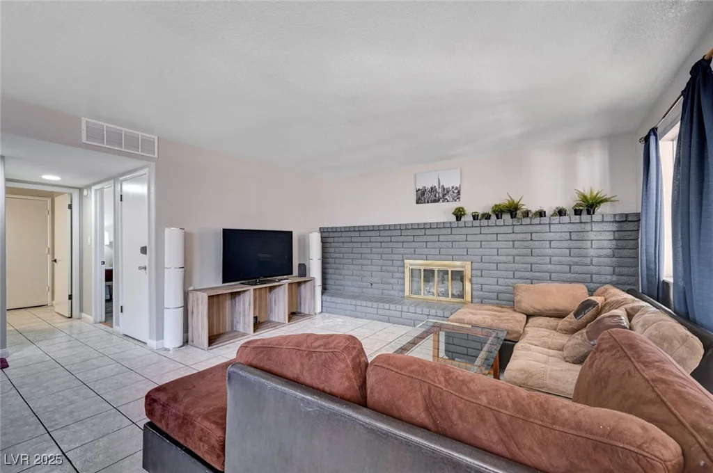 5049 Hibbetts, Las Vegas, NV 89103