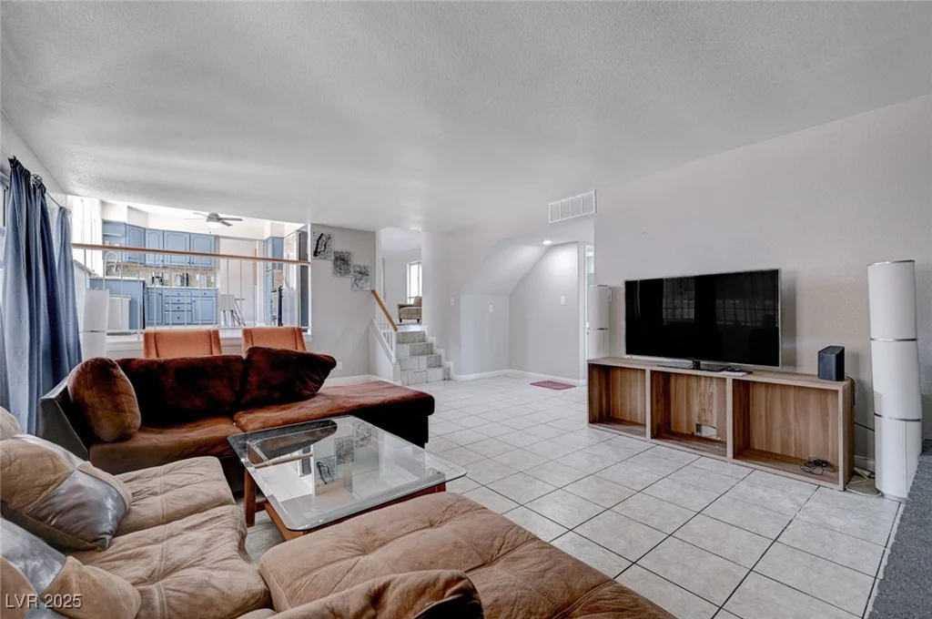 5049 Hibbetts, Las Vegas, NV 89103