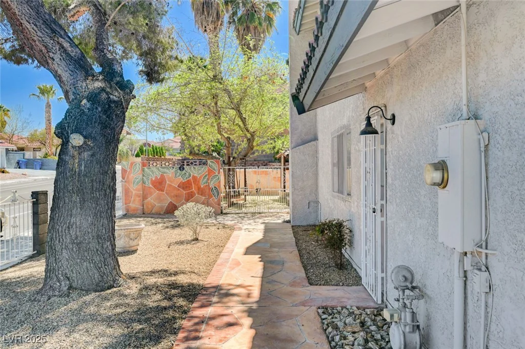 5049 Hibbetts, Las Vegas, NV 89103