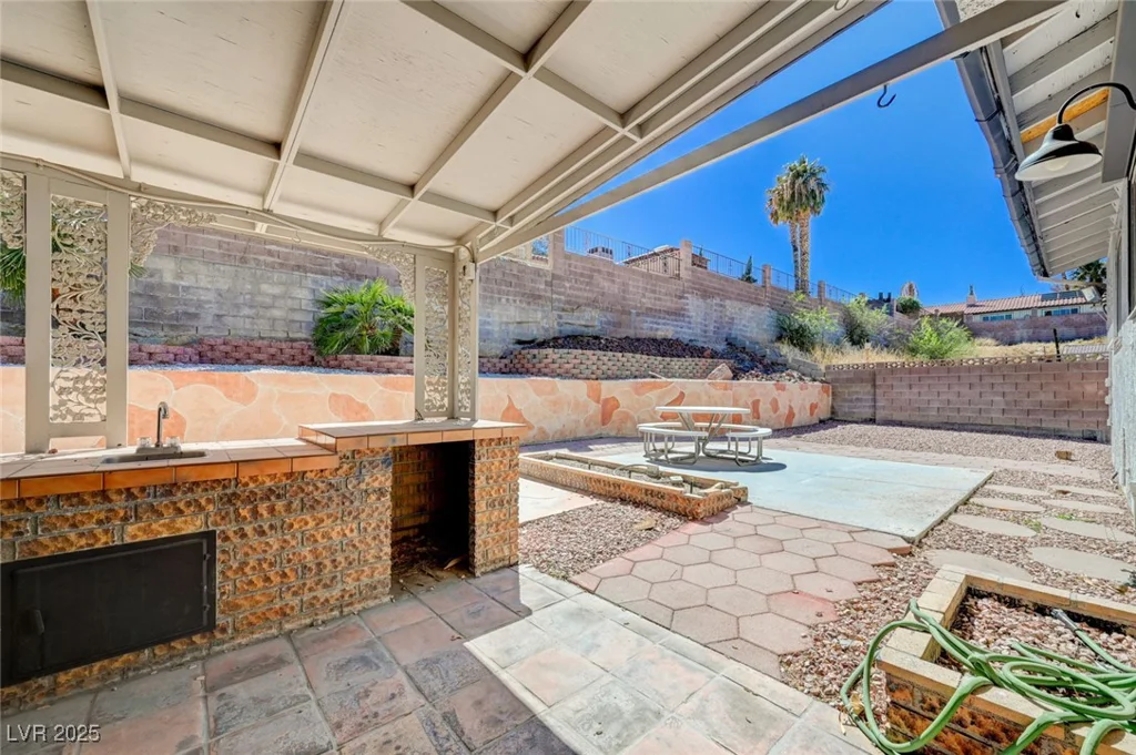 5049 Hibbetts, Las Vegas, NV 89103