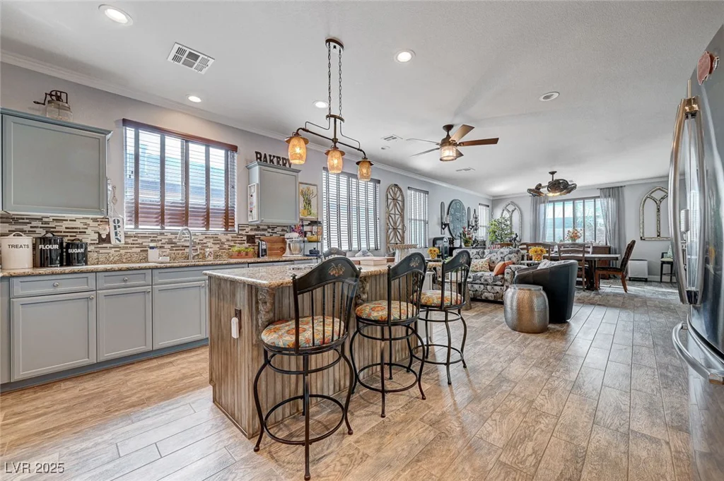 6929 Benson Ferry, Las Vegas, NV 89149