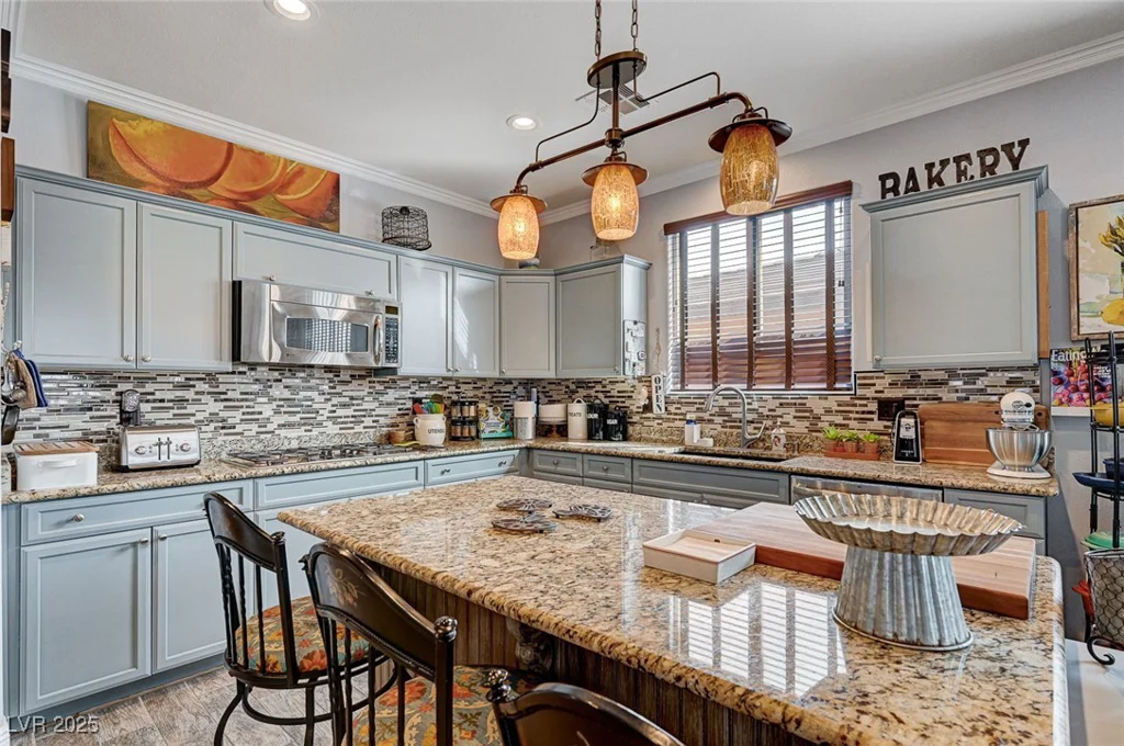6929 Benson Ferry, Las Vegas, NV 89149