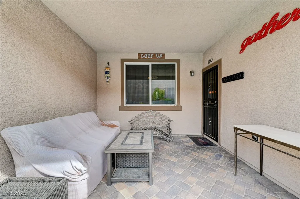 6929 Benson Ferry, Las Vegas, NV 89149