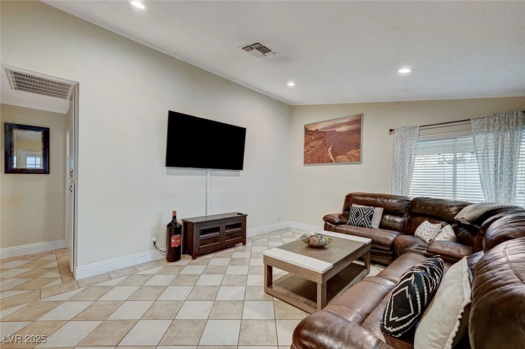 7341 Girard, Las Vegas, NV 89147