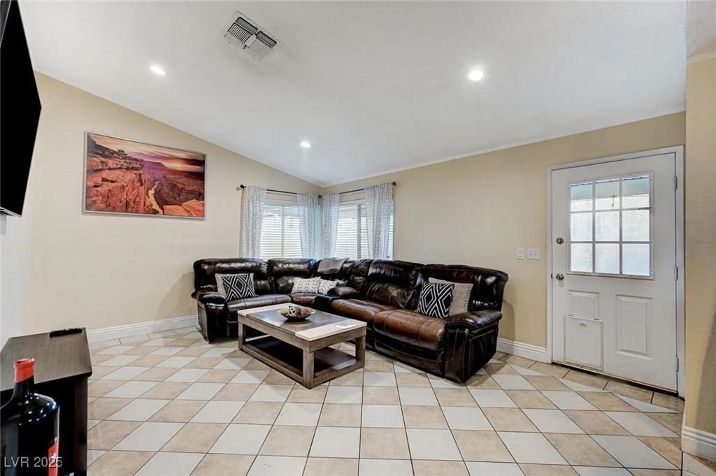 7341 Girard, Las Vegas, NV 89147