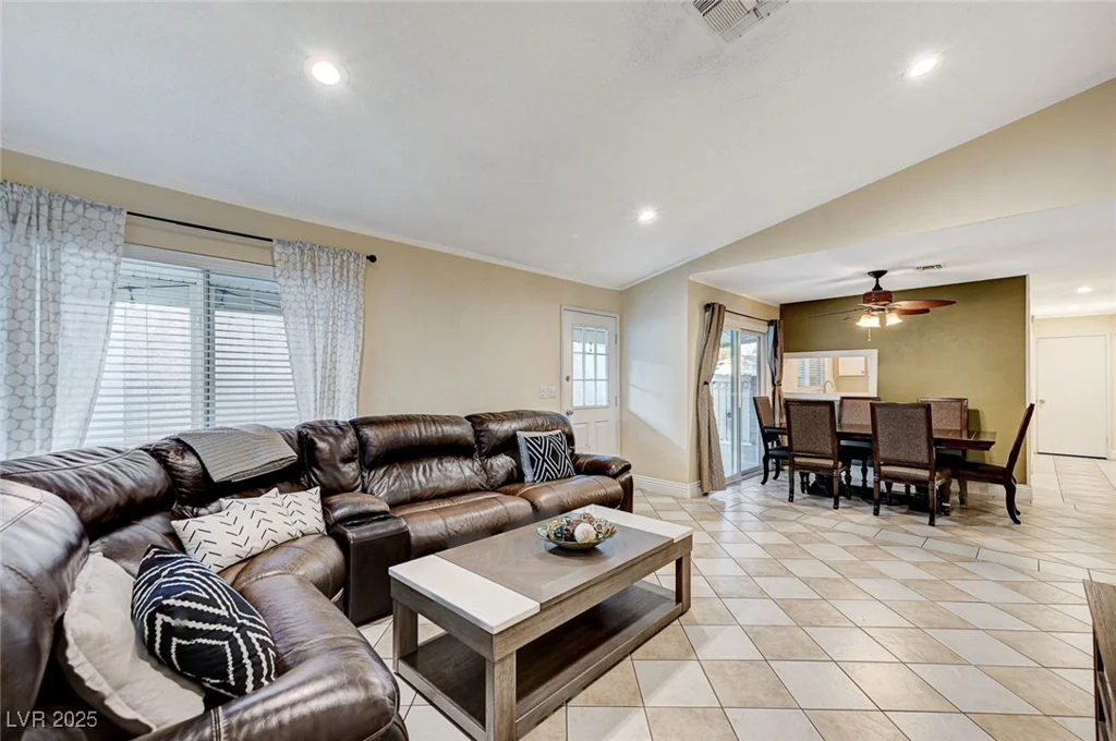 7341 Girard, Las Vegas, NV 89147