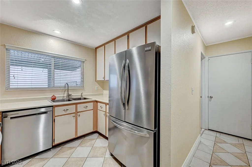 7341 Girard, Las Vegas, NV 89147