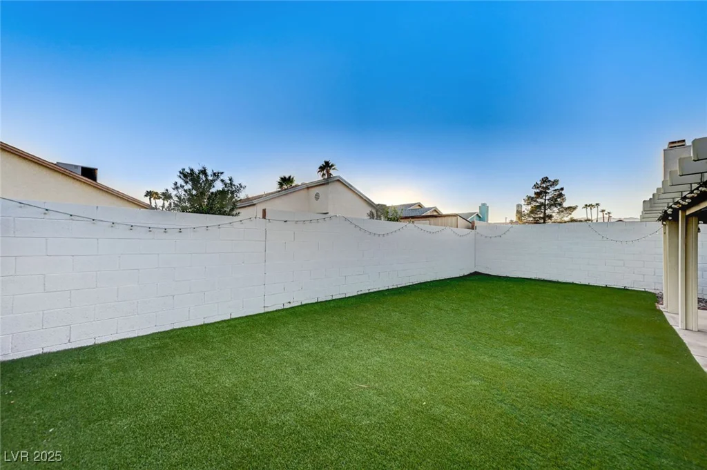 7341 Girard, Las Vegas, NV 89147