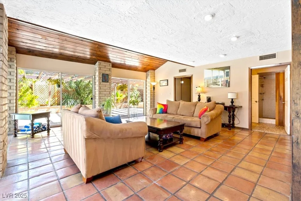 4360 Flandes, Las Vegas, NV 89121
