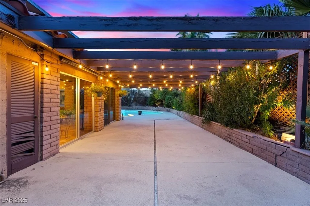 4360 Flandes, Las Vegas, NV 89121