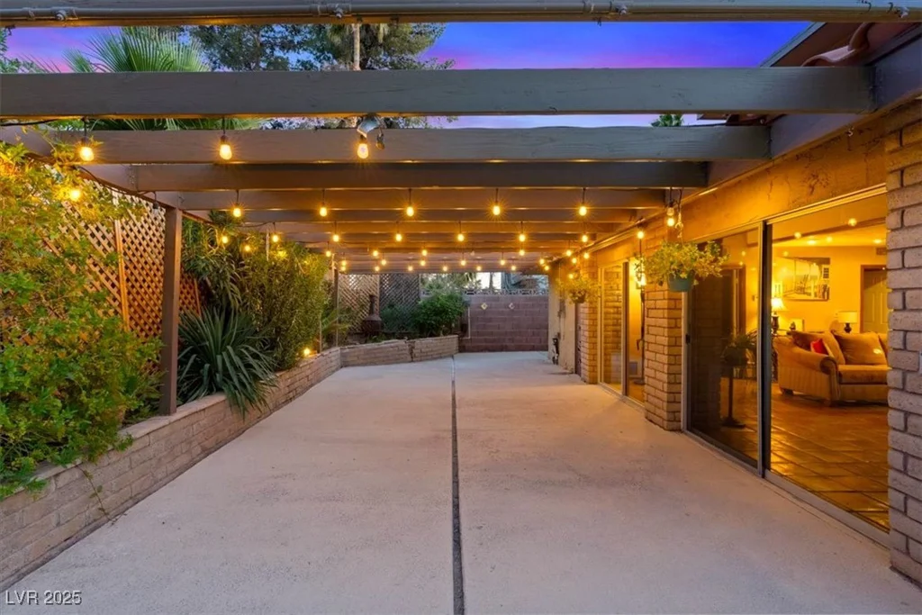 4360 Flandes, Las Vegas, NV 89121