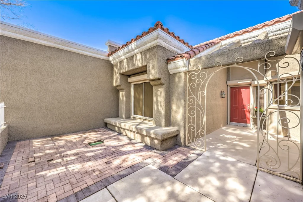 8552 DESERT HOLLY, Las Vegas, NV 89134