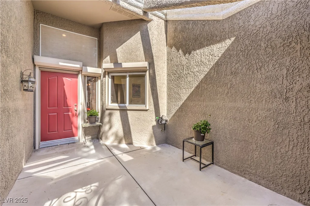 8552 DESERT HOLLY, Las Vegas, NV 89134