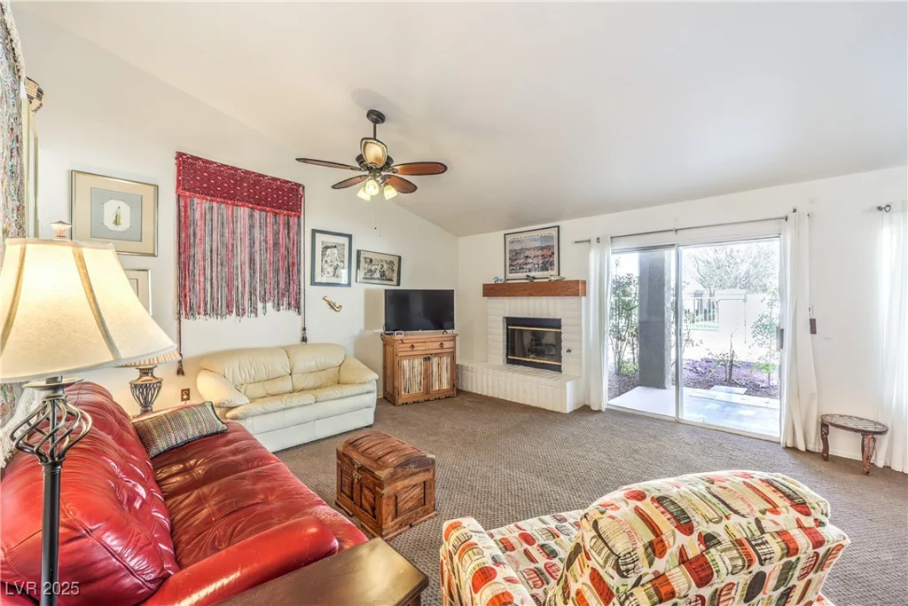 8552 DESERT HOLLY, Las Vegas, NV 89134