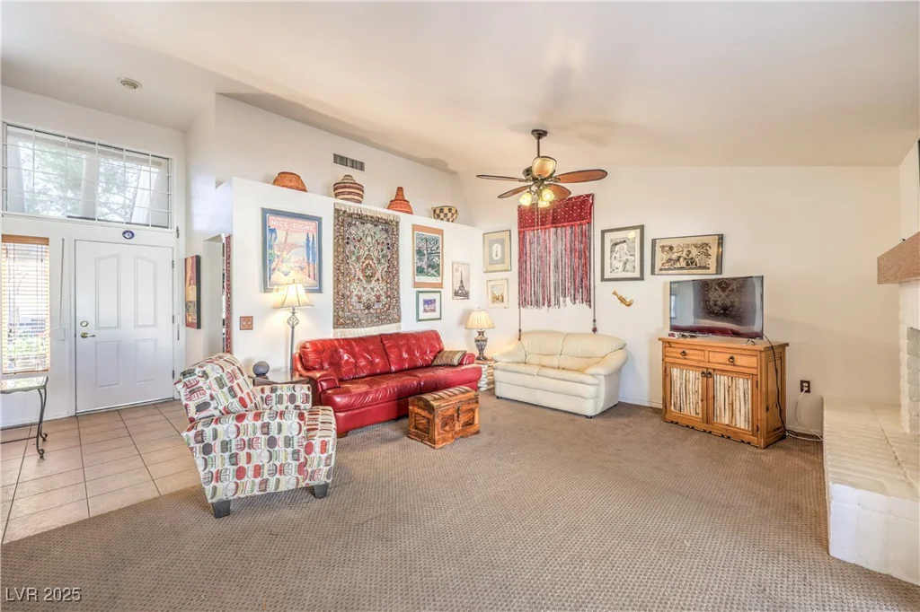 8552 DESERT HOLLY, Las Vegas, NV 89134